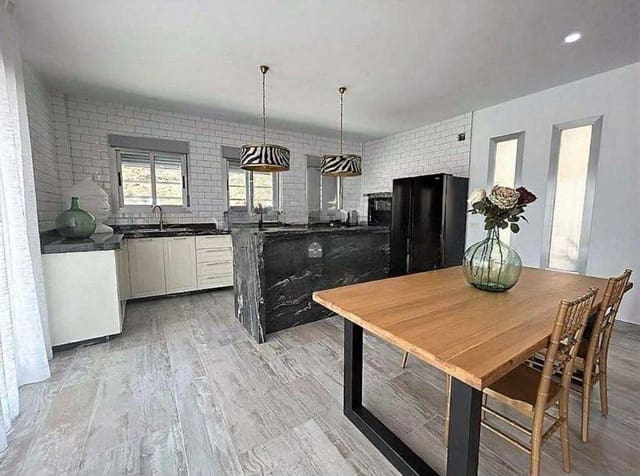 3 makuuhuone Maalaistalo vuokrattavana paikassa Algarrobo - 2 000 € (Ref: 9487931)