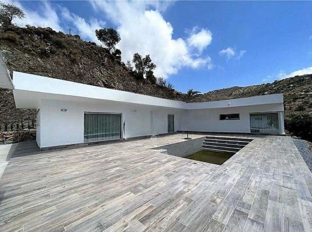 3 makuuhuone Maalaistalo vuokrattavana paikassa Algarrobo - 2 000 € (Ref: 9487931)