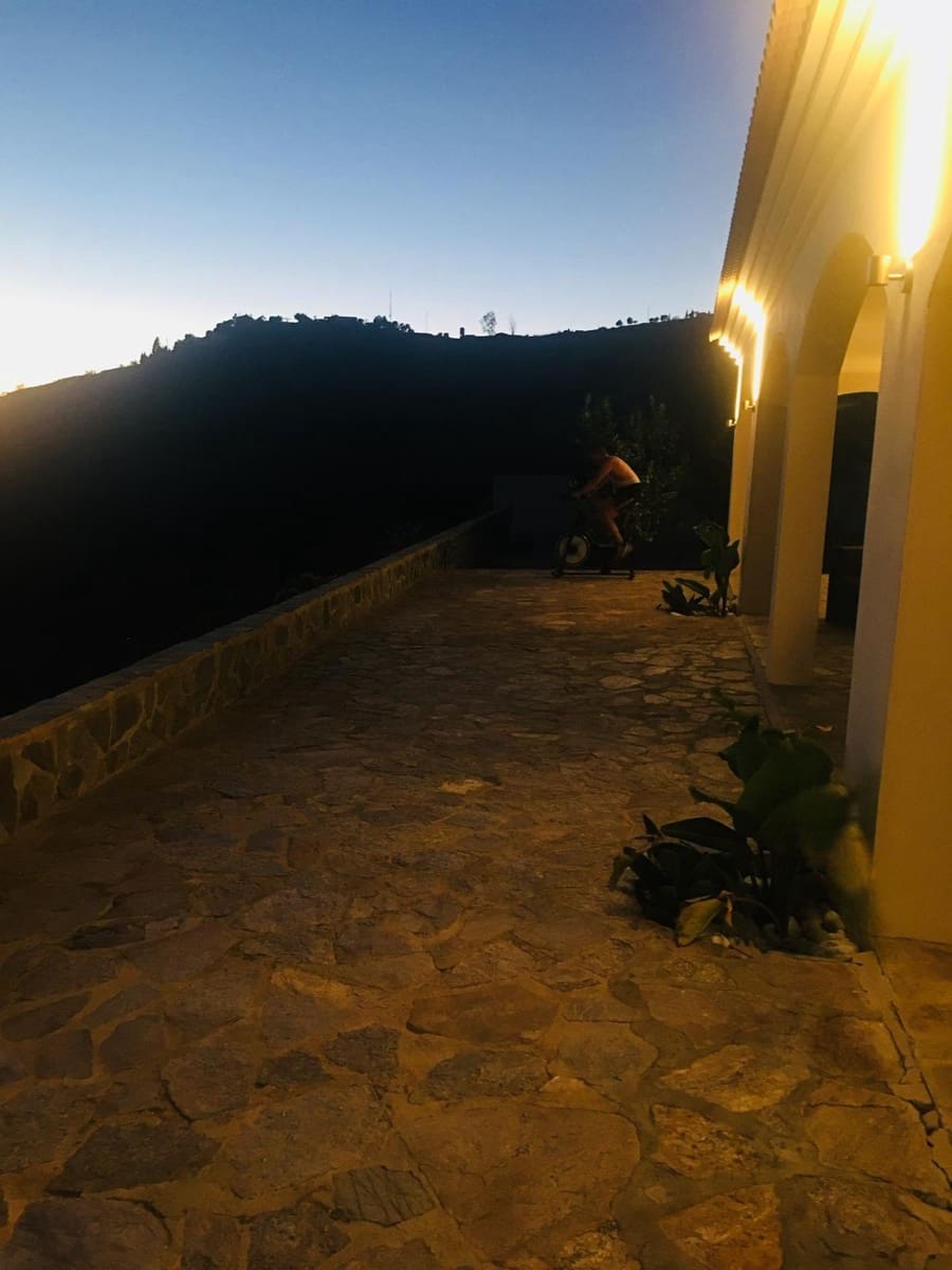 Semi-detached Villa for rent in Algarrobo - € 2,300 (Ref: 9500961)