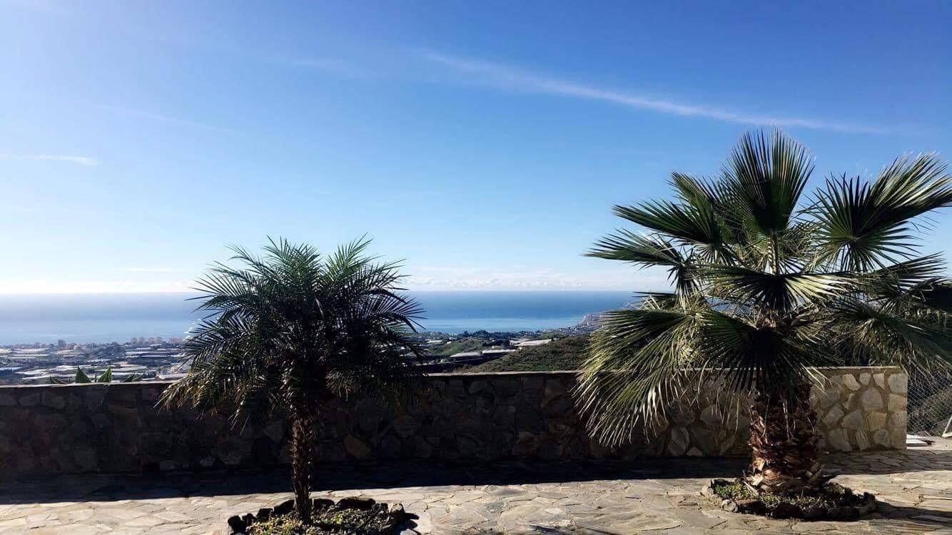 Semi-detached Villa for rent in Algarrobo - € 2,300 (Ref: 9500961)