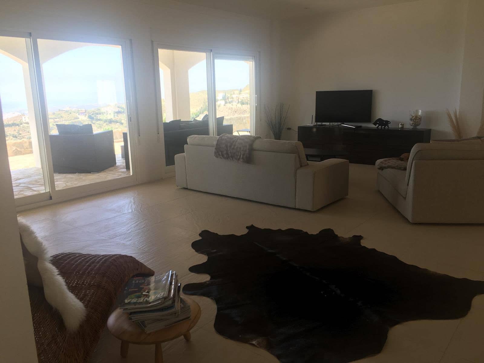 Semi-detached Villa for rent in Algarrobo - € 2,300 (Ref: 9500961)