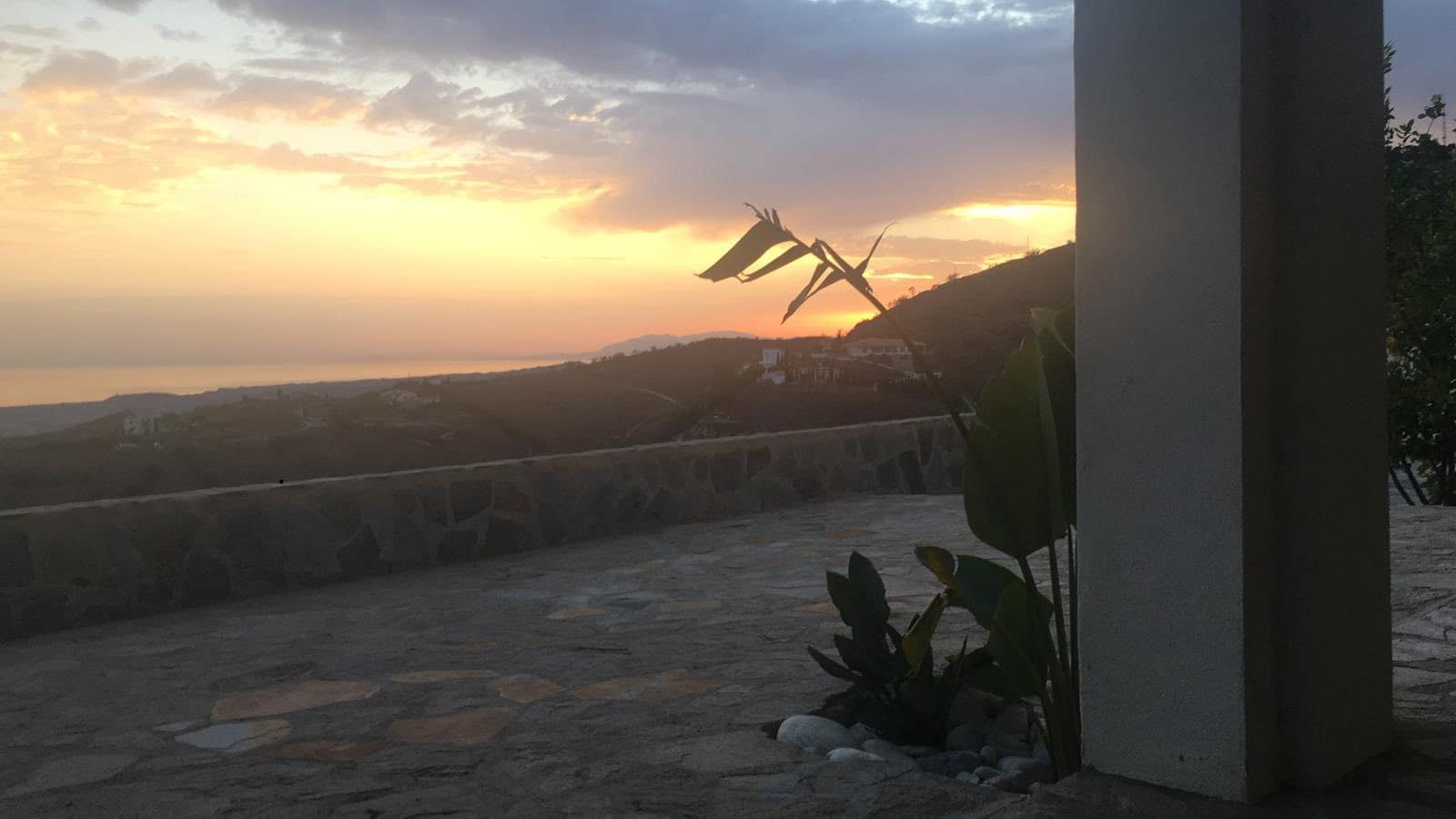 Semi-detached Villa for rent in Algarrobo - € 2,300 (Ref: 9500961)