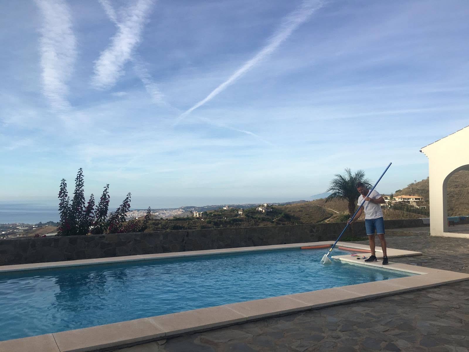 Semi-detached Villa for rent in Algarrobo - € 2,300 (Ref: 9500961)