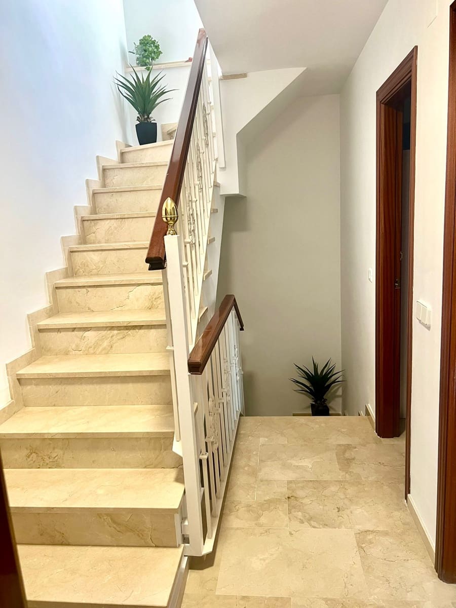 4 bedroom Villa for sale in Caleta de Velez - € 669,000 (Ref: 9603427)