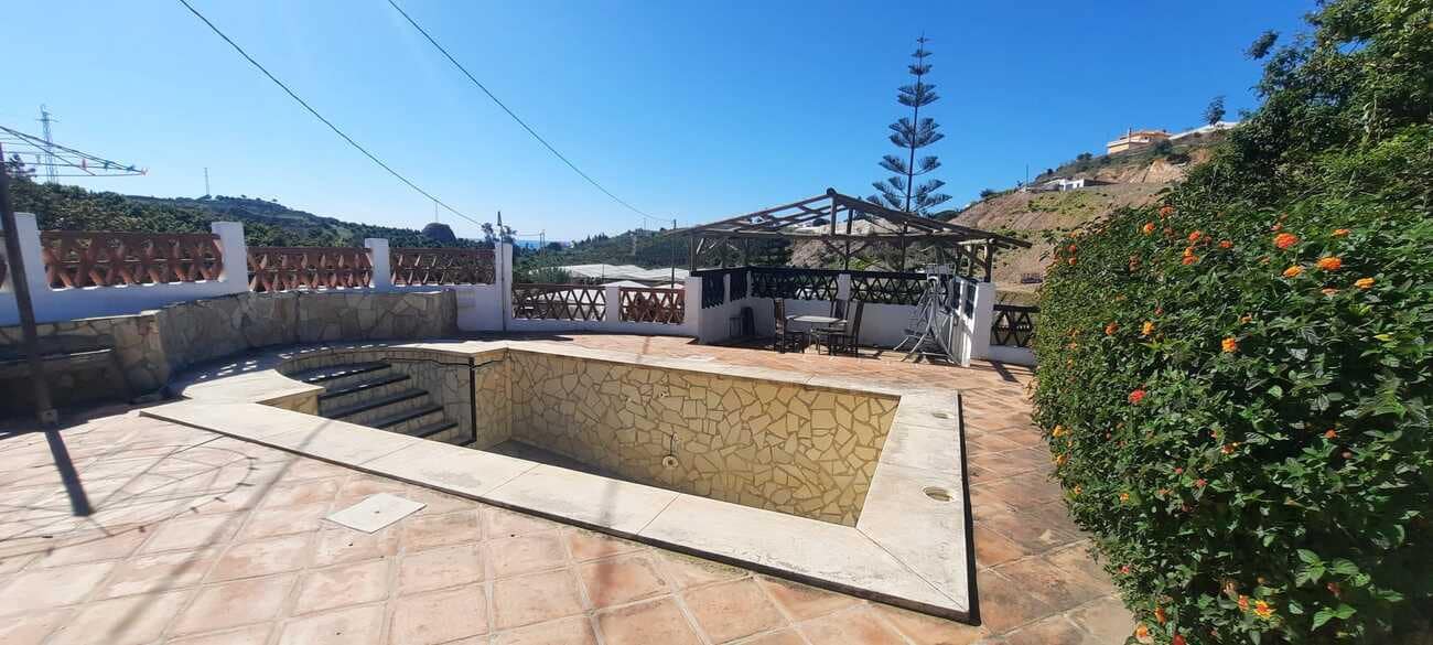 5 slaapkamer Finca/Landhuis te koop in Almayate met zwembad - € 430.000 (Ref: 9737163)