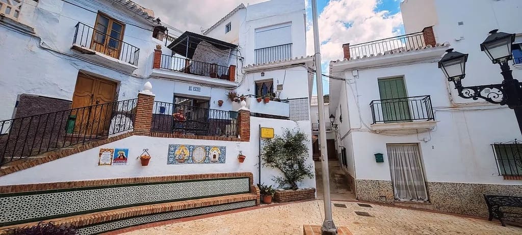 2 bedroom Semi-detached Villa for sale in Algarrobo Costa - € 179,999 (Ref: 9773564)