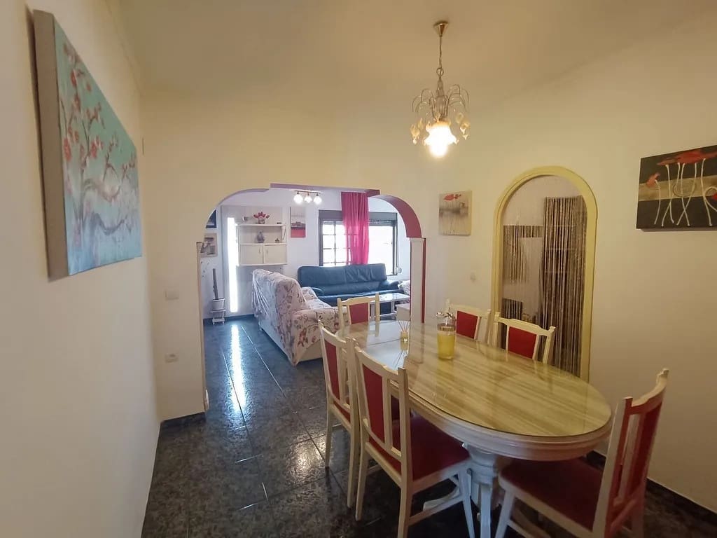 6 bedroom Semi-detached Villa for sale in Algarrobo Costa - € 185,000 (Ref: 9773565)