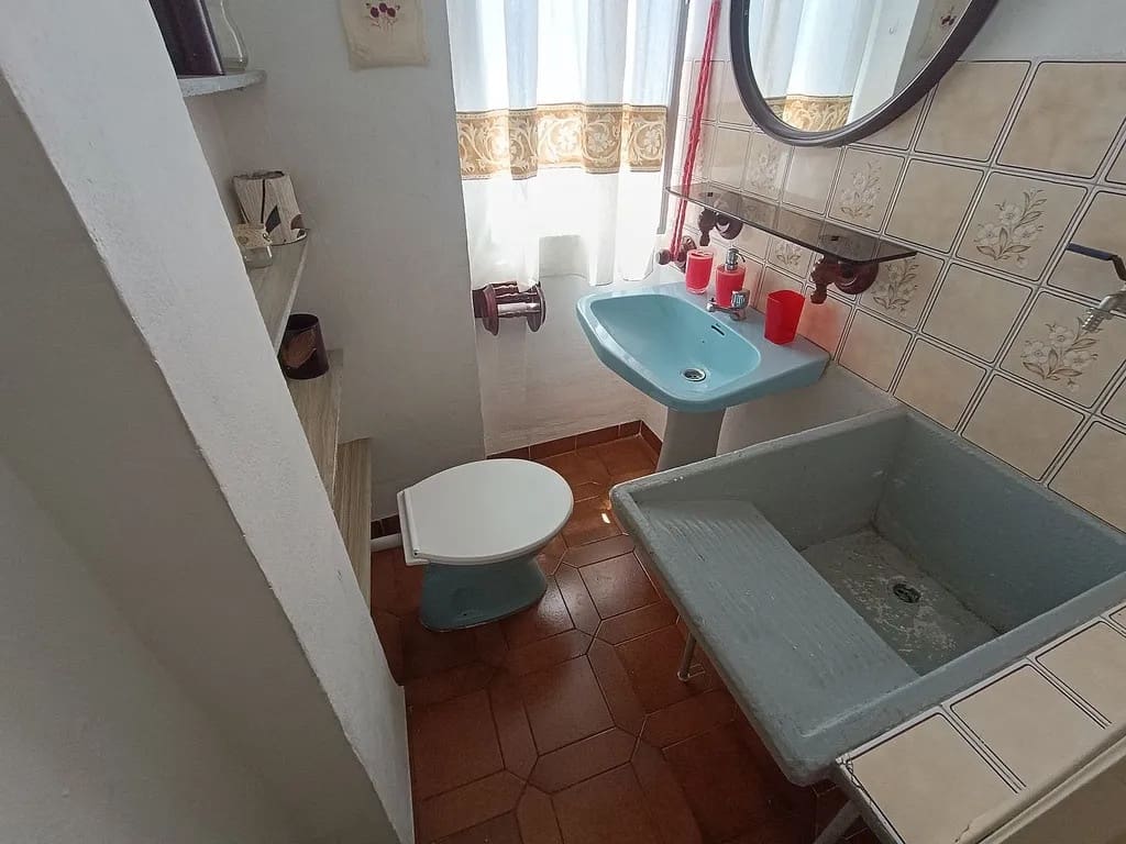 6 bedroom Semi-detached Villa for sale in Algarrobo Costa - € 185,000 (Ref: 9773565)