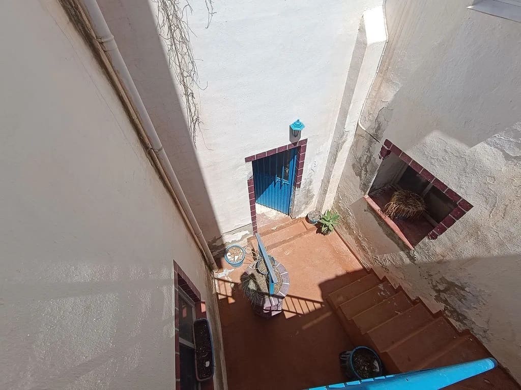 6 bedroom Semi-detached Villa for sale in Algarrobo Costa - € 185,000 (Ref: 9773565)