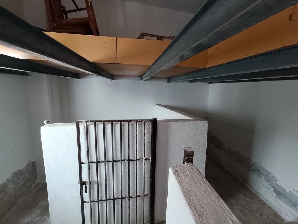 6 bedroom Semi-detached Villa for sale in Algarrobo Costa - € 185,000 (Ref: 9773565)