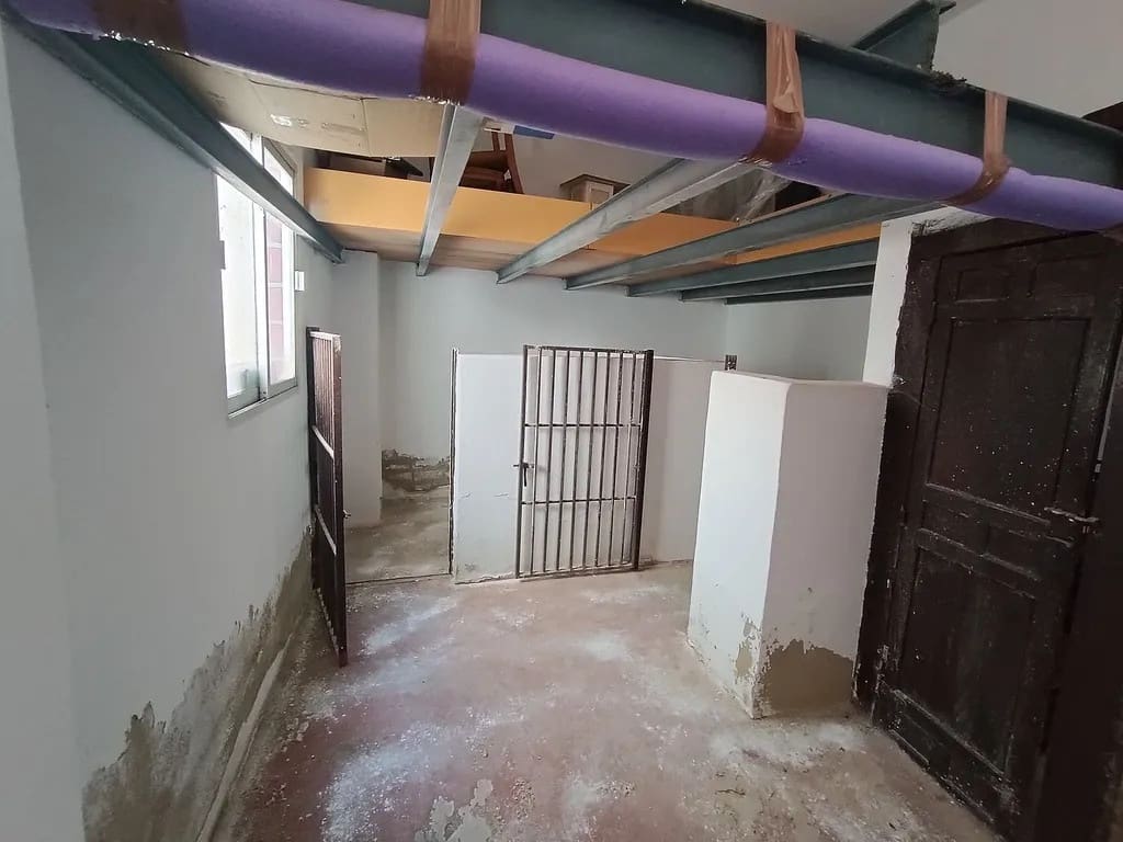 6 bedroom Semi-detached Villa for sale in Algarrobo Costa - € 185,000 (Ref: 9773565)