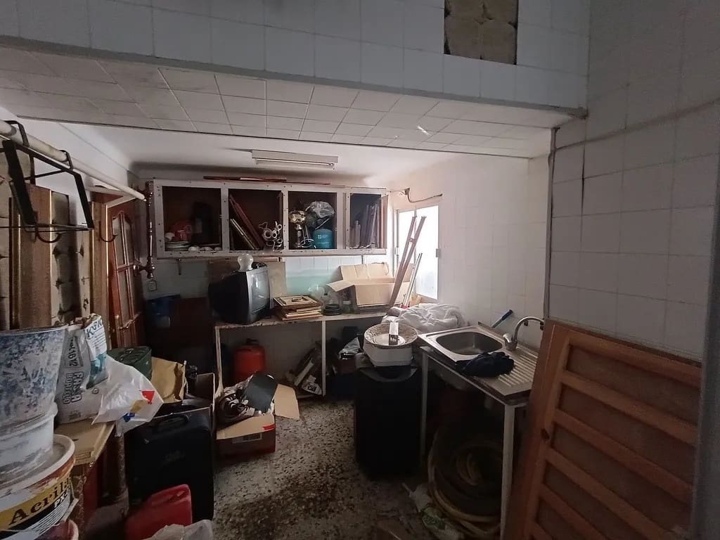 6 bedroom Semi-detached Villa for sale in Algarrobo Costa - € 185,000 (Ref: 9773565)