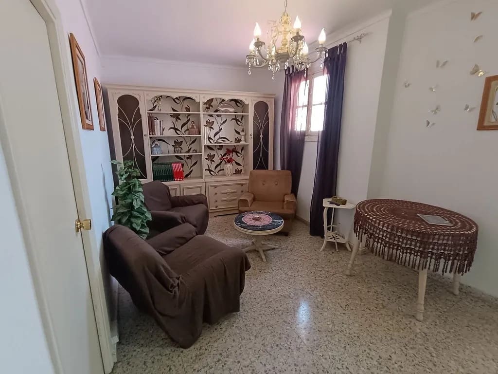 6 bedroom Semi-detached Villa for sale in Algarrobo Costa - € 185,000 (Ref: 9773565)