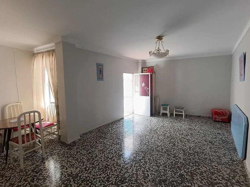 6 bedroom Semi-detached Villa for sale in Algarrobo Costa - € 185,000 (Ref: 9773565)