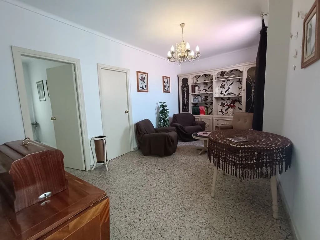 6 bedroom Semi-detached Villa for sale in Algarrobo Costa - € 185,000 (Ref: 9773565)