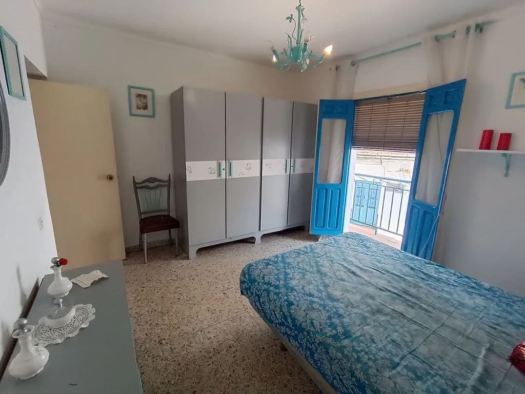 6 bedroom Semi-detached Villa for sale in Algarrobo Costa - € 185,000 (Ref: 9773565)