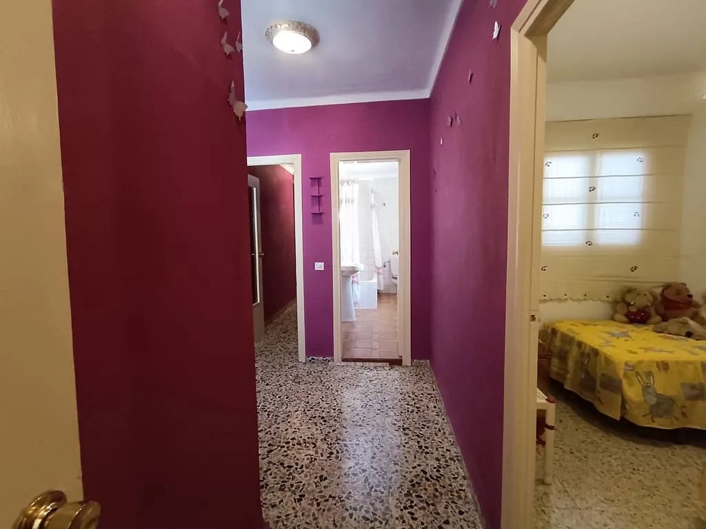 6 bedroom Semi-detached Villa for sale in Algarrobo Costa - € 185,000 (Ref: 9773565)