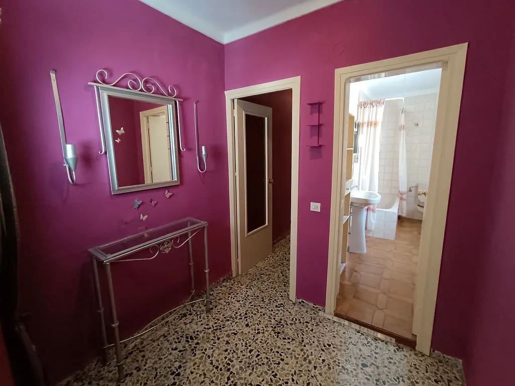 6 bedroom Semi-detached Villa for sale in Algarrobo Costa - € 185,000 (Ref: 9773565)