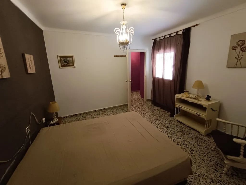 6 bedroom Semi-detached Villa for sale in Algarrobo Costa - € 185,000 (Ref: 9773565)