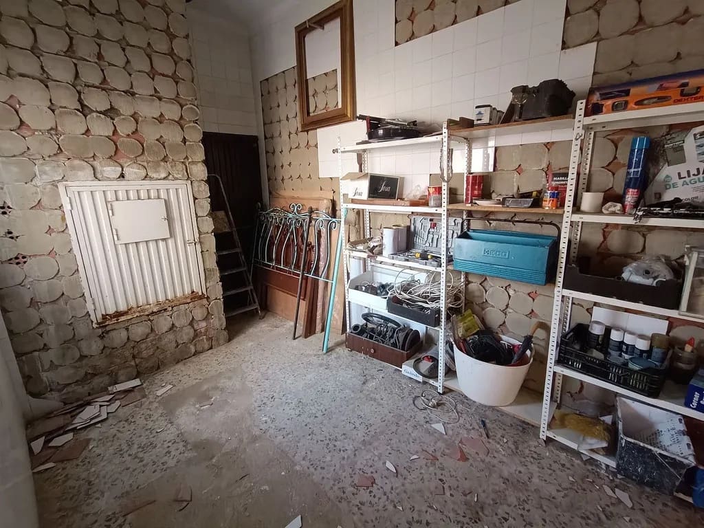 6 bedroom Semi-detached Villa for sale in Algarrobo Costa - € 185,000 (Ref: 9773565)