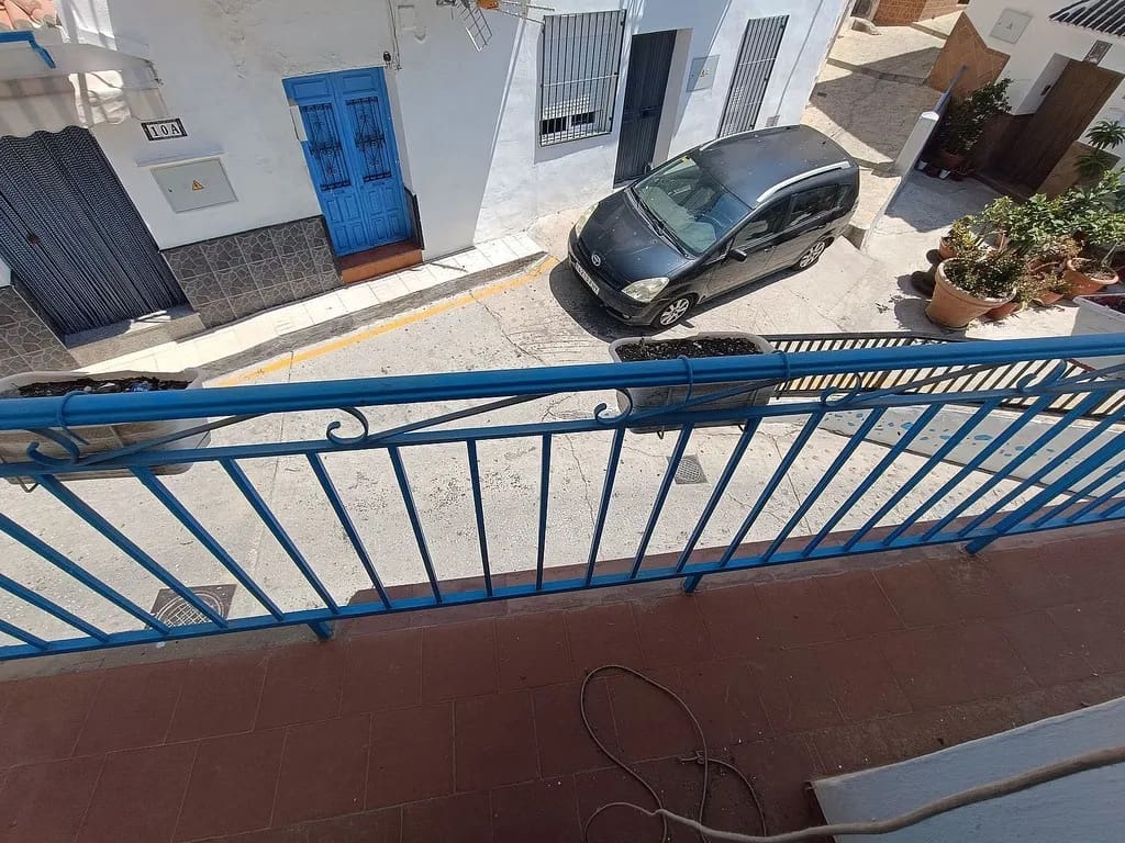 6 bedroom Semi-detached Villa for sale in Algarrobo Costa - € 185,000 (Ref: 9773565)