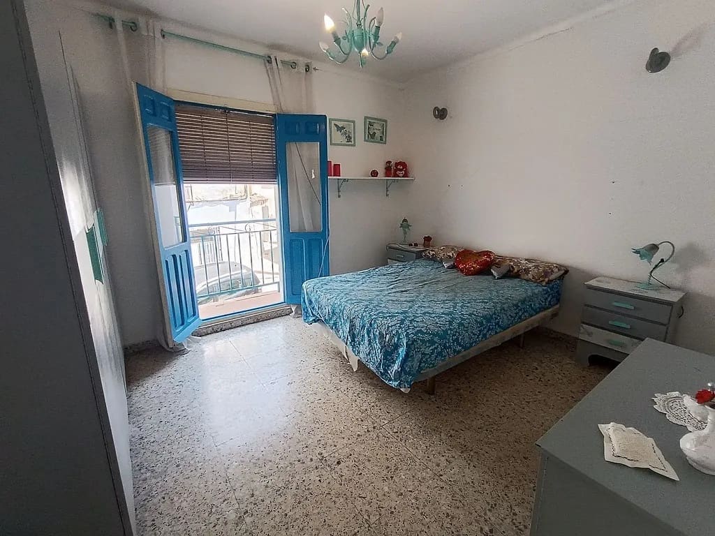 6 bedroom Semi-detached Villa for sale in Algarrobo Costa - € 185,000 (Ref: 9773565)