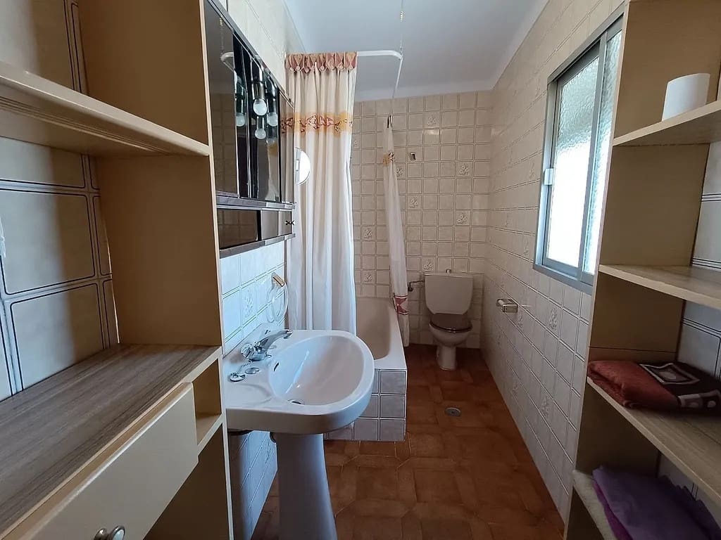 6 bedroom Semi-detached Villa for sale in Algarrobo Costa - € 185,000 (Ref: 9773565)