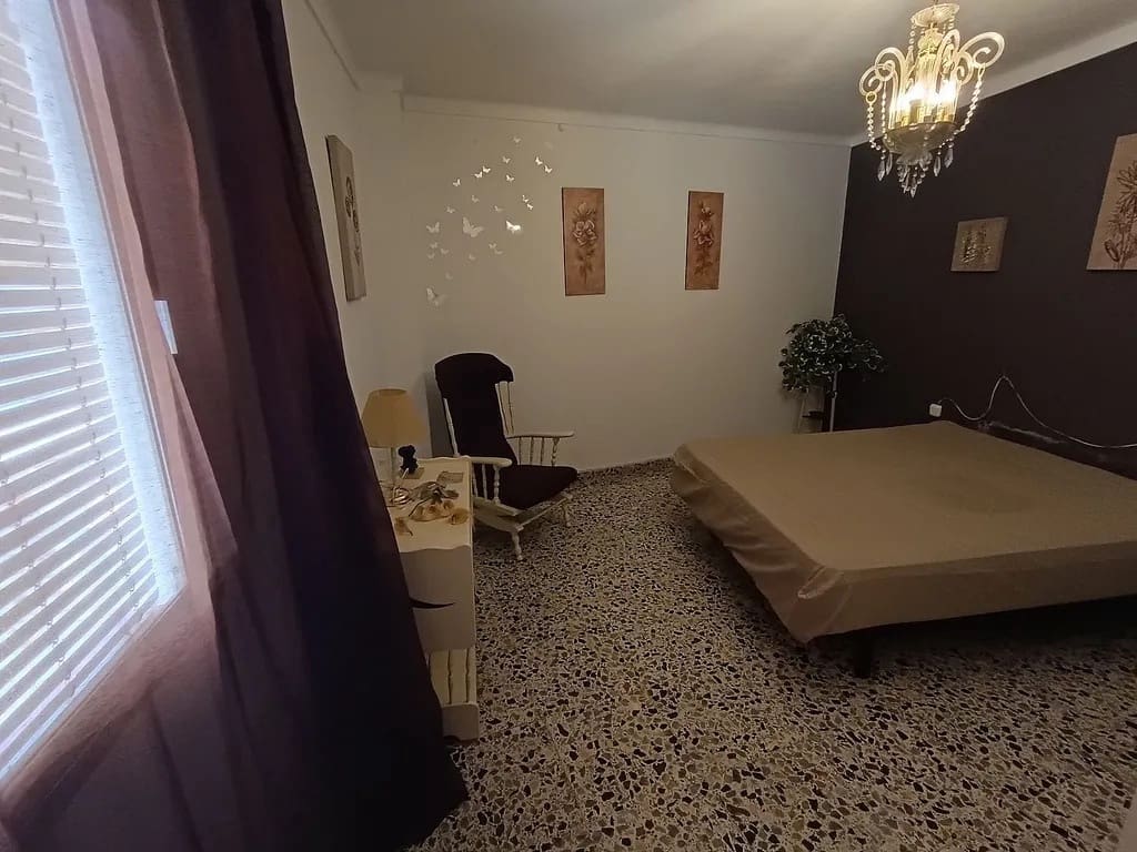 6 bedroom Semi-detached Villa for sale in Algarrobo Costa - € 185,000 (Ref: 9773565)