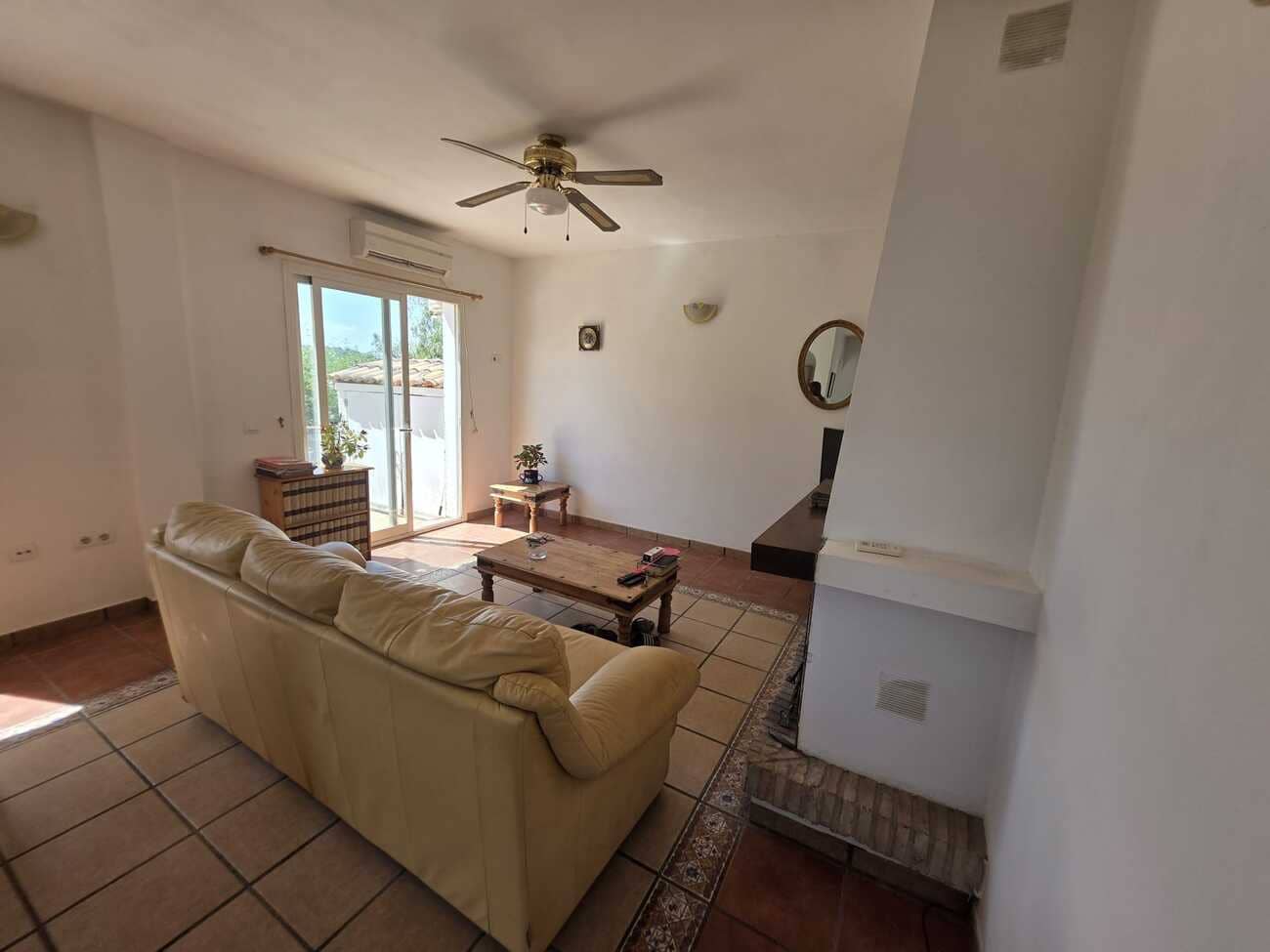 Bungalow de 2 habitaciones en Viñuela en venta - 210.000 € (Ref: 9908864)