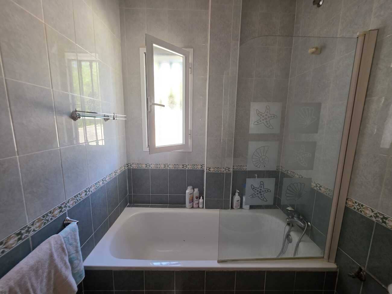 Bungalow de 2 habitaciones en Viñuela en venta - 210.000 € (Ref: 9908864)