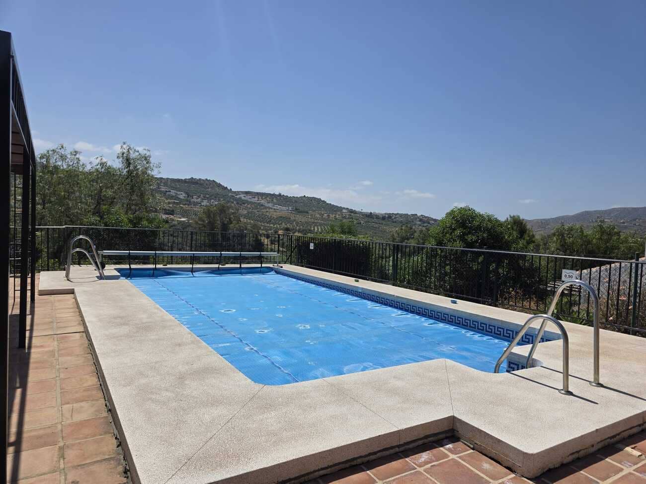 Bungalow de 2 habitaciones en Viñuela en venta - 210.000 € (Ref: 9908864)