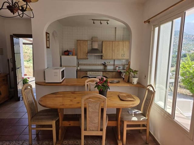 Bungalow de 2 habitaciones en Viñuela en venta - 210.000 € (Ref: 9908864)