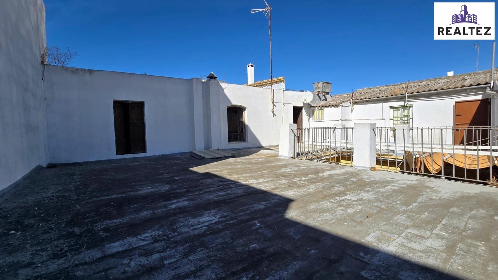 4 makuuhuone Omakotitalo myytävänä paikassa Jerez de la Frontera mukana 
autotalli - 649 900 € (Ref: 9338699)