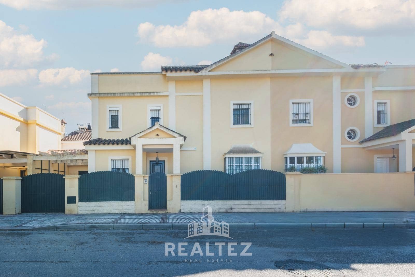 4 makuuhuone Rivitalo myytävänä paikassa Jerez de la Frontera mukana 
autotalli - 360 000 € (Ref: 9419885)