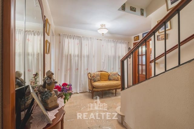 4 slaapkamer Rijtjeshuis te koop in Jerez de la Frontera met garage - € 360.000 (Ref: 9419885)