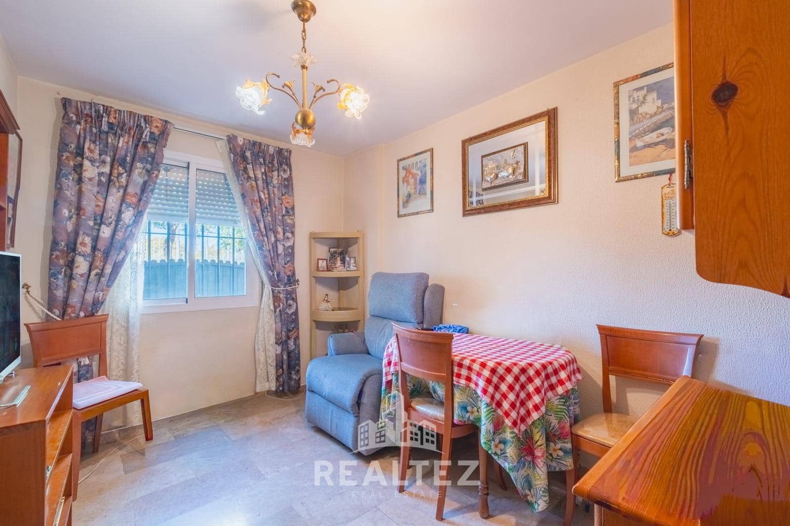 4 makuuhuone Rivitalo myytävänä paikassa Jerez de la Frontera mukana 
autotalli - 360 000 € (Ref: 9419885)