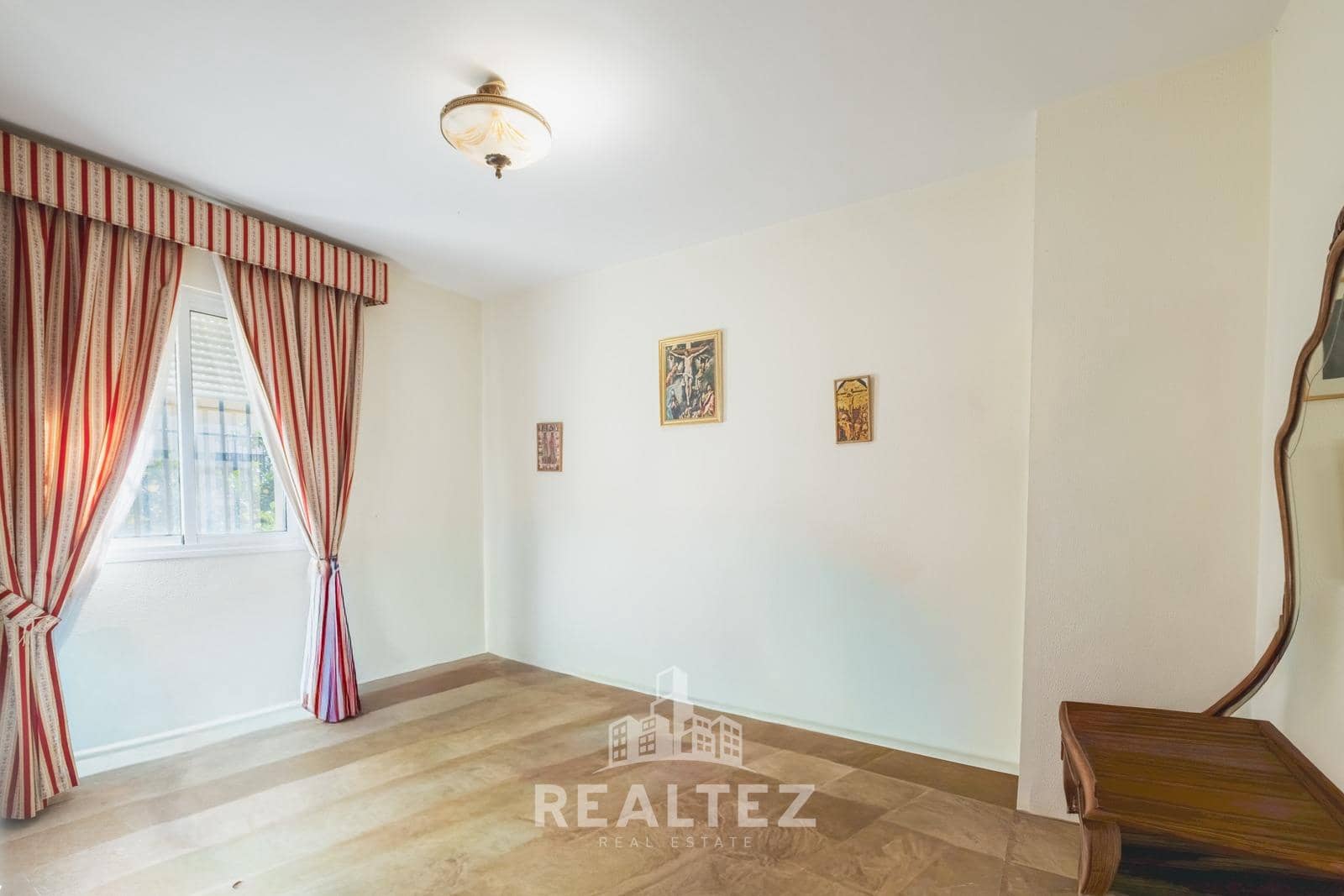 4 makuuhuone Rivitalo myytävänä paikassa Jerez de la Frontera mukana 
autotalli - 360 000 € (Ref: 9419885)