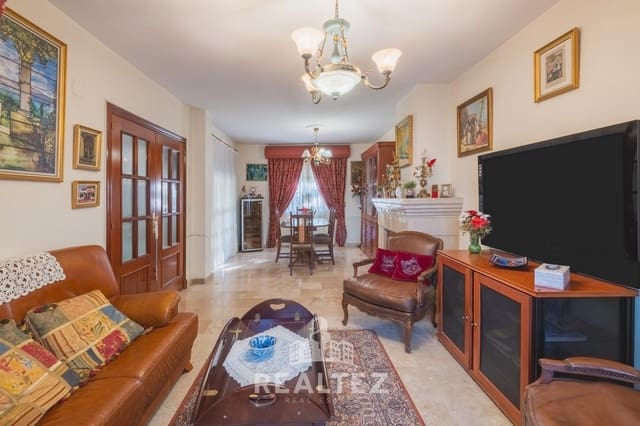 4 slaapkamer Rijtjeshuis te koop in Jerez de la Frontera met garage - € 360.000 (Ref: 9419885)