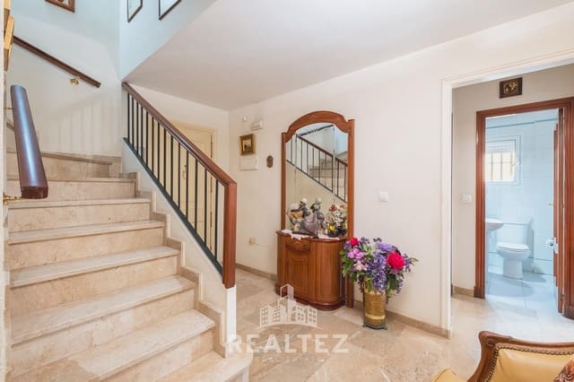 4 slaapkamer Rijtjeshuis te koop in Jerez de la Frontera met garage - € 360.000 (Ref: 9419885)