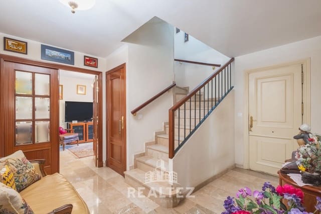 4 slaapkamer Rijtjeshuis te koop in Jerez de la Frontera met garage - € 360.000 (Ref: 9419885)