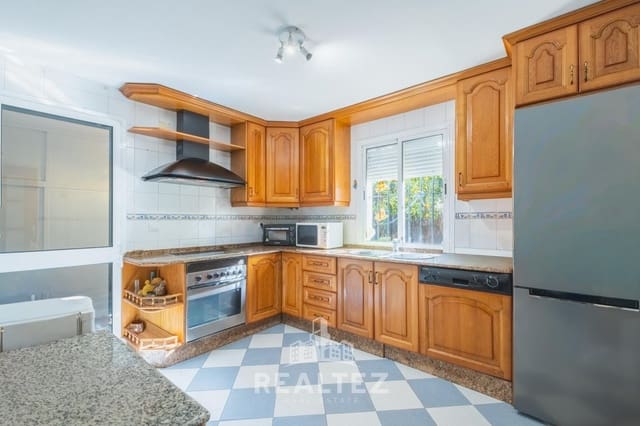 4 slaapkamer Rijtjeshuis te koop in Jerez de la Frontera met garage - € 360.000 (Ref: 9419885)