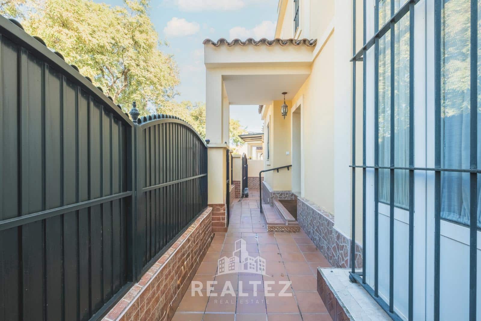 4 makuuhuone Rivitalo myytävänä paikassa Jerez de la Frontera mukana 
autotalli - 360 000 € (Ref: 9419885)