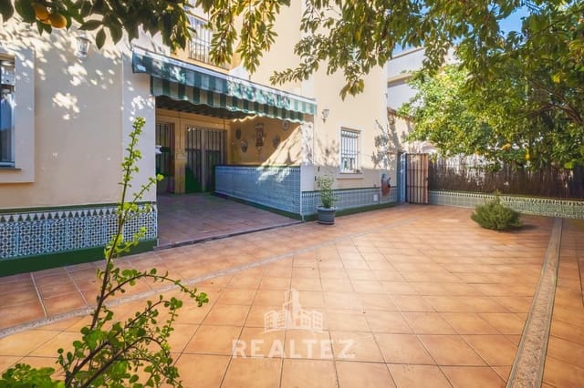 4 slaapkamer Rijtjeshuis te koop in Jerez de la Frontera met garage - € 360.000 (Ref: 9419885)