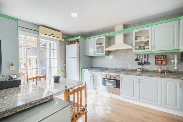 4 chambre Villa/Maison Mitoyenne à vendre à Jerez de la Frontera avec piscine - 349 900 € (Ref: 9437538)