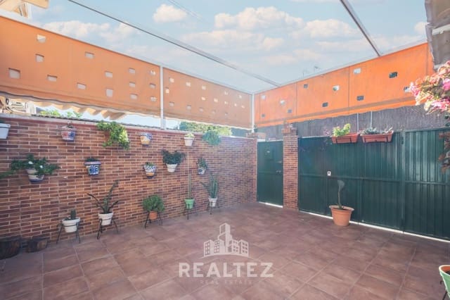 4 chambre Villa/Maison Mitoyenne à vendre à Jerez de la Frontera avec piscine - 349 900 € (Ref: 9437538)