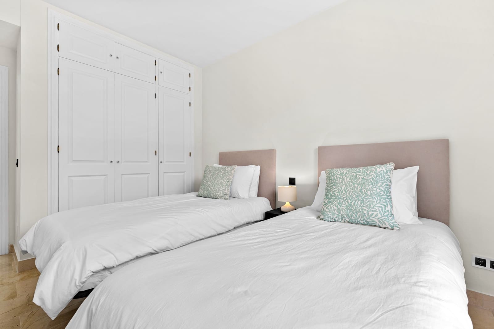 3 Zimmer Apartment zu verkaufen in New Golden Mile mit Pool Garage - 698.000 € (Ref: 10024675)