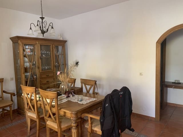 4 sovrum Hus till salu i Estepona med garage - 799 000 € (Ref: 9297536)