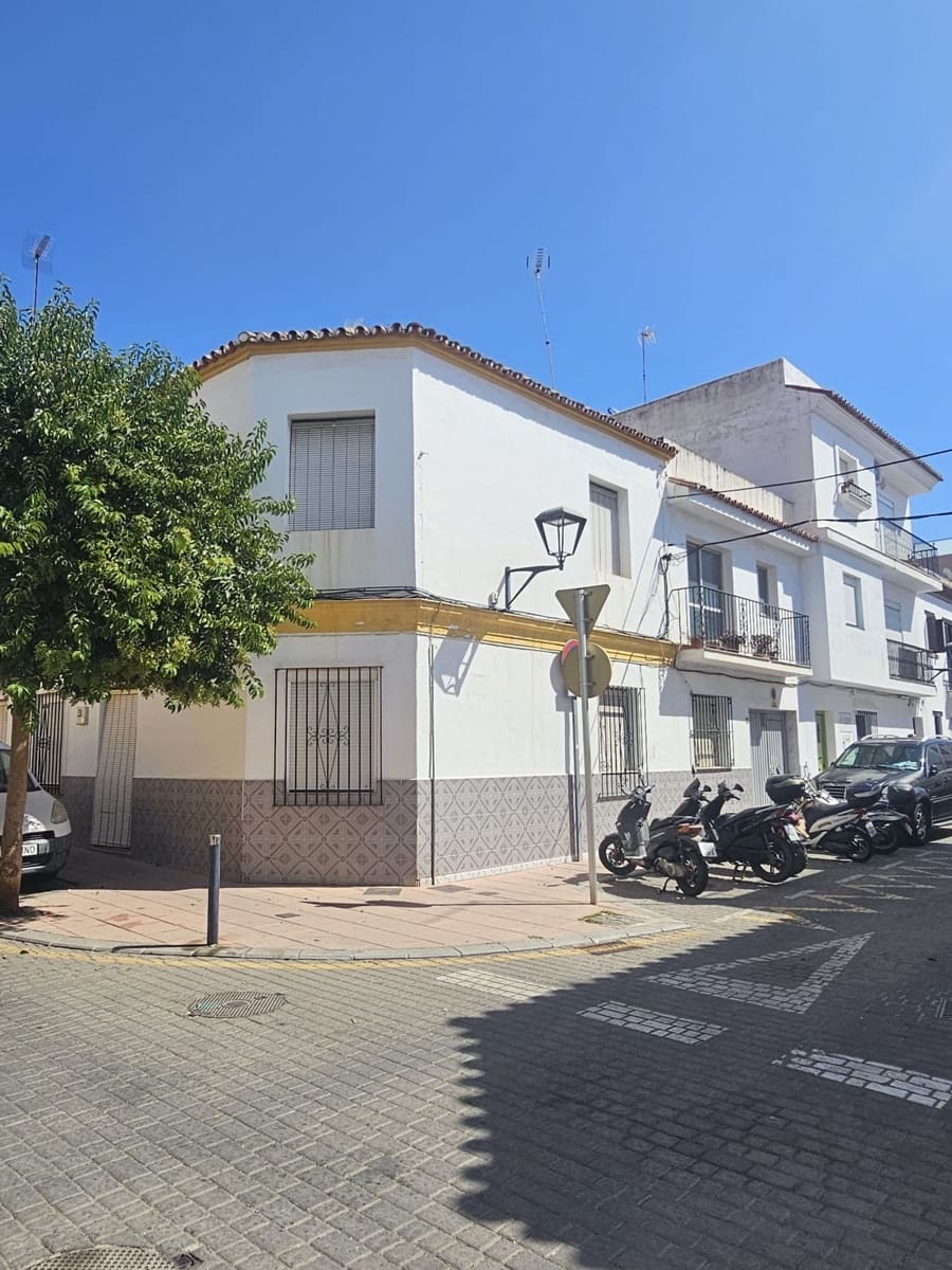4 sovrum Hus till salu i Estepona med garage - 799 000 € (Ref: 9297536)