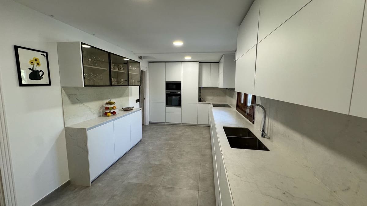 5 sypialnia Willa na sprzedaż w Estepona z basenem garażem - 4 200 000 € (Ref: 9297537)