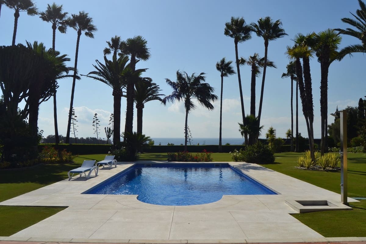 5 sypialnia Willa na sprzedaż w Estepona z basenem garażem - 4 200 000 € (Ref: 9297537)